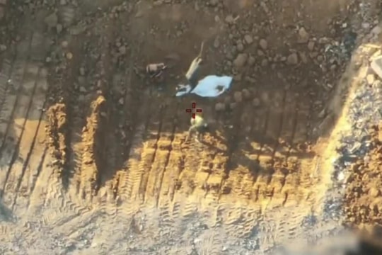 Israel tung video tố Hamas 'chôn xuống, đào lên' thi thể con tin