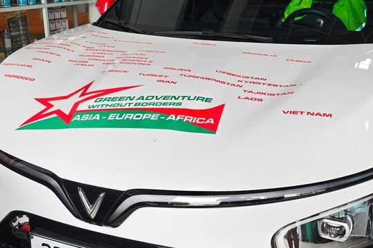 Chủ xe điện VinFast VF 7 vượt hơn 50.000 km đến châu Phi