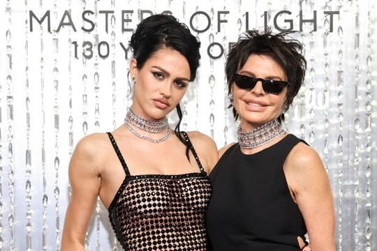 Người mẫu mặc như khỏa thân