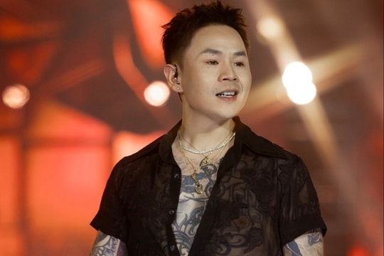 Phía sau loạt MV phản cảm của Binz bị xóa sổ