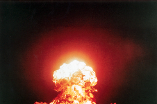 Lệnh nối lại thử nghiệm vũ khí hạt nhân ngay lập tức, ông Trump gây chấn động