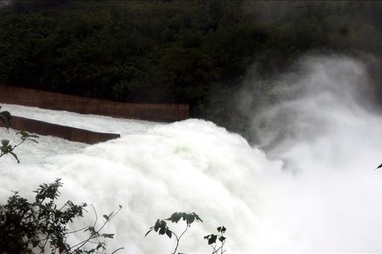 Hà Tĩnh chủ động xả lũ bảo đảm an toàn hồ, đập