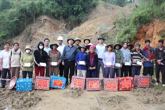 Phó Thủ tướng Hồ Quốc Dũng: Khẩn trương đưa lương thực, thực phẩm đến nơi bị cô lập