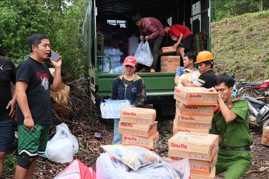 Tiếp tục vận động, ủng hộ đồng bào khắc phục thiệt hại do bão lũ