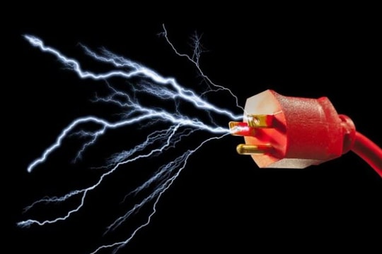 Hai người thương vong vì giật điện ở khu chợ còn ngập nước