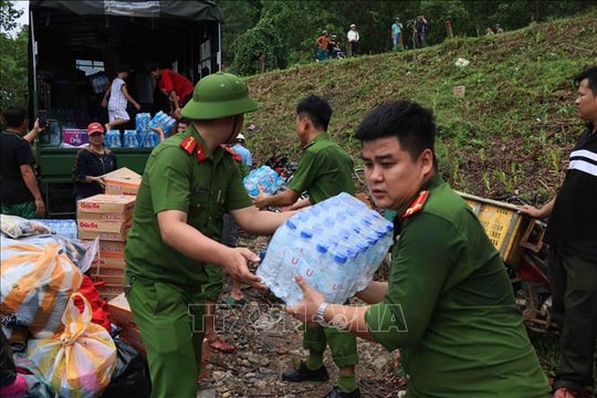 Quyết tâm ứng phó, khắc phục hậu quả thiên tai, bảo vệ, hỗ trợ, giúp đỡ nhân dân