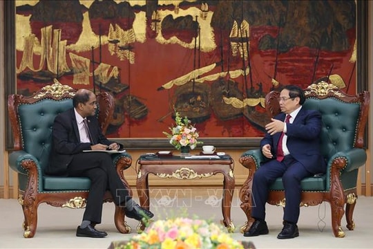 Thủ tướng tiếp Đại sứ Singapore tại Việt Nam Jaya Ratnam