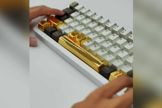 Công ty tặng bàn phím vàng trị giá 148 triệu đồng giữ chân nhân viên giỏi