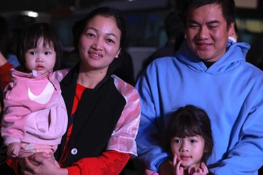 Nhóm lao động được nhận vé máy bay miễn phí về quê đón Tết