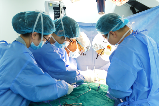 Quai động mạch chủ phình to dọa vỡ