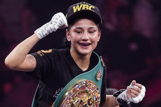 Nữ võ sĩ 17 tuổi làm nên lịch sử quyền Anh thế giới