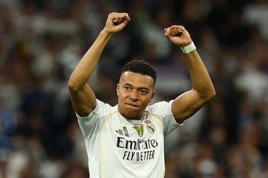 Mbappe nhận Giày Vàng châu Âu