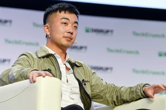 Doanh nhân gốc Trung bỏ học, sáng lập hai công ty smartphone