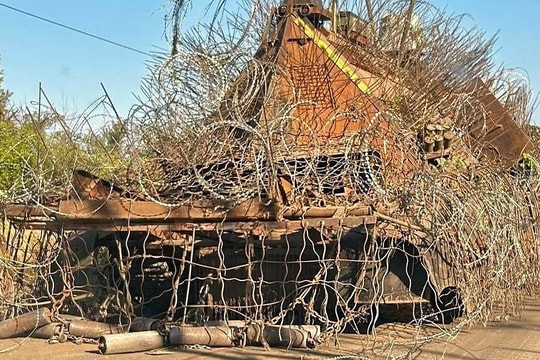 'Giáp lông nhím' giúp xe tăng Nga chống chịu hàng chục drone Ukraine