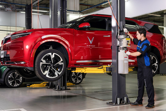 VinFast hỗ trợ chủ xe bị ngập lụt tại miền Trung