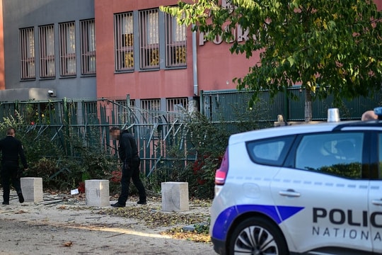 Dùng chất nổ cướp công ty kim loại quý ở Pháp