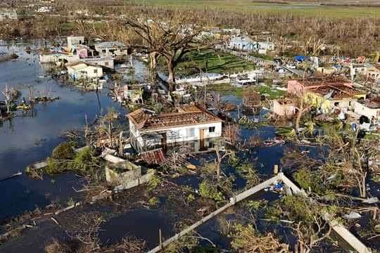 Siêu bão Melissa khiến Jamaica 'như bãi chiến trường'