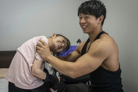 Công ty Nhật chiêu mộ lực sĩ chăm sóc người cao tuổi