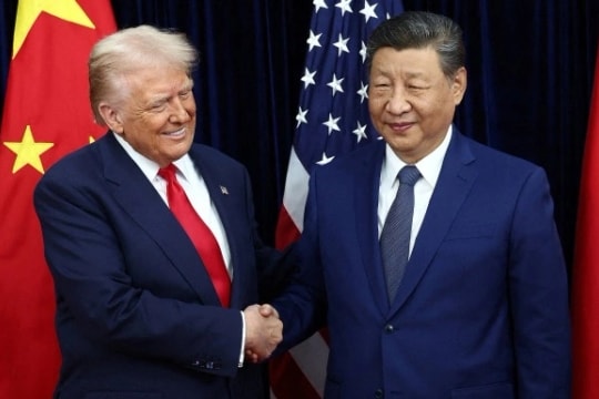 Ngôn ngữ cơ thể của ông Trump trong cuộc gặp ông Tập ở Busan