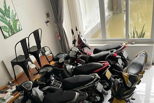 Quyết định xây nhà khác người giúp tôi thoát trận lụt kỷ lục ở Huế