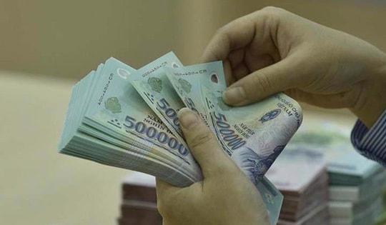 Chính phủ xem xét tăng lương sớm, Ngân hàng Nhà nước siết kiểm tra hoạt động mua bán ngoại tệ