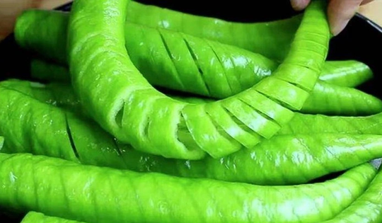 Đừng chỉ ăn lá, quả của cây này quý như "nhân sâm người nghèo" chợ nào cũng bán