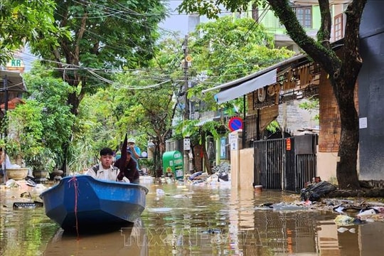 Huế: Mực nước các sông tăng, còn gần 6.000 ngôi nhà bị ngập