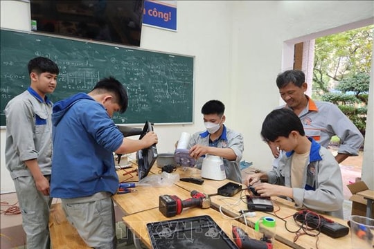 Dồn lực tiếp sức để người dân thành phố Huế sớm gượng dậy sau lũ lớn