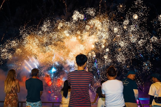 Hàng nghìn du khách dự đêm diễn 'Bản giao hưởng đại dương'