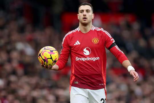 Trào lưu ném biên trỗi dậy ở Ngoại hạng Anh