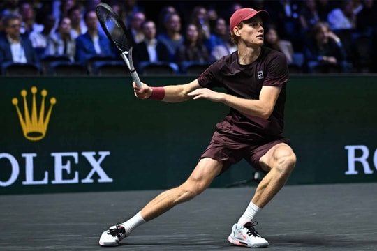 Sinner vào bán kết Paris Masters
