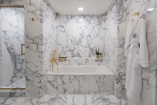 Ông Trump cải tạo phòng tắm trong Nhà Trắng