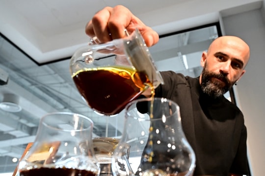 Tách cà phê gần 1.000 USD ở Dubai