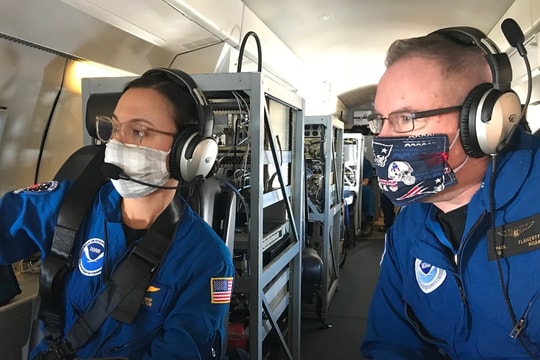 Những đội trinh sát 'bay không lương' vào tâm bão mạnh nhất thế giới