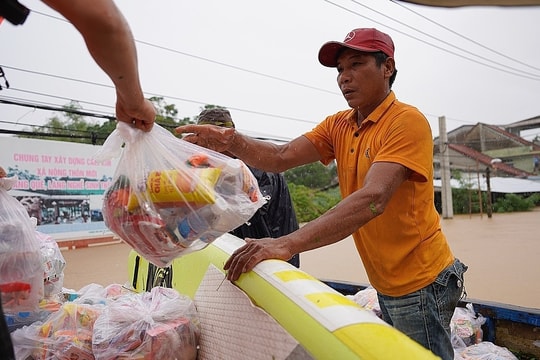 Đà Nẵng chi 200 tỷ đồng hỗ trợ người dân vùng lũ, khắc phục hạ tầng