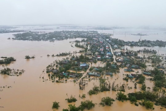 Lũ tràn về vùng hạ du hồ Kẻ Gỗ