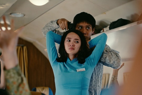 'Tử chiến trên không’ vượt mốc 250 tỷ đồng, lọt top 8 phim ăn khách phòng vé