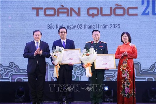 "Nguyễn Văn Cừ - Tuổi trẻ chí lớn' và 'Thiên mệnh' giành Huy chương Vàng tại Liên hoan Chèo toàn quốc 2025