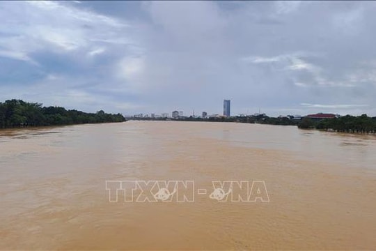 Mực nước trên sông Hương, sông Bồ lên dần đến mức xấp xỉ báo động 3