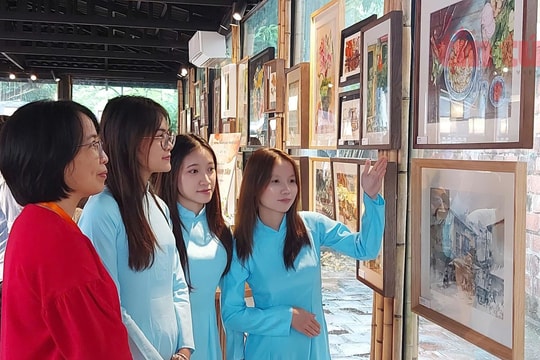 Triển lãm ‘Hà Nội Thanh Tân’ phản chiếu hơi thở trẻ trung giữa lòng di sản