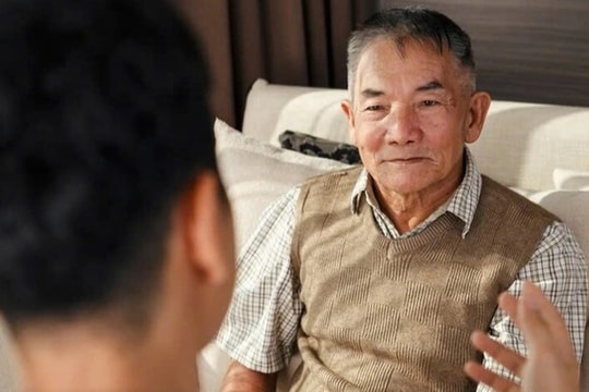 Hơn 20 năm cứ đi qua nhà chú hàng xóm, tôi đều bật khóc không thành tiếng