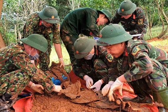 Phát hiện hài cốt liệt sỹ kèm di vật khắc dòng chữ “SH 1-99X”