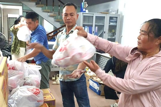 Hành trình đưa 1.000 túi an sinh đến người dân vùng lũ Đà Nẵng và Huế