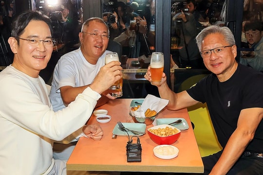 Bữa ăn gà rán gây sốt của tỷ phú Jensen Huang ở Hàn Quốc