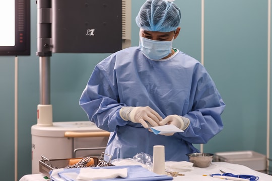 Ngồi sai tư thế tăng nguy cơ bệnh lý cột sống