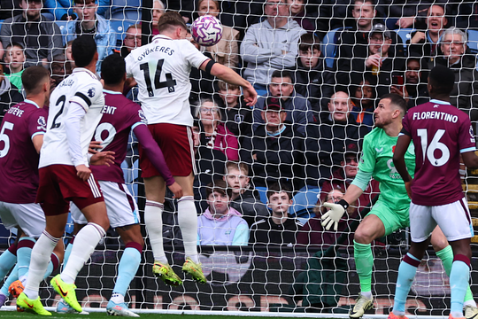 Arsenal thắng 9 trận liên tiếp