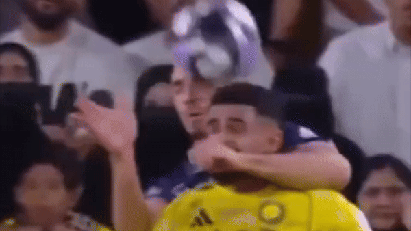 Quả phạt đền của Ronaldo bị đối thủ chế nhạo