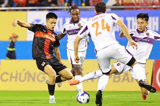 HLV Ninh Bình bất bình với trọng tài V-League