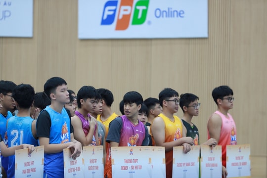 Hơn 100 học sinh dự lễ khai mạc Giải Bóng rổ Trẻ VnExpress