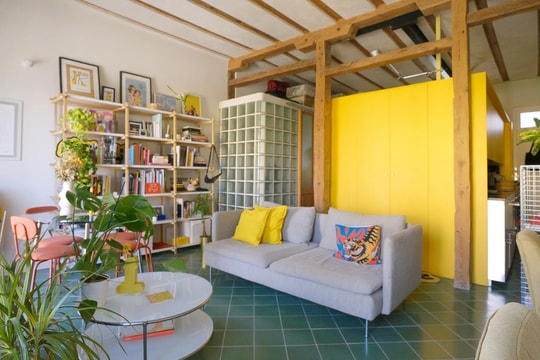 Căn hộ cũ 46 m2 lột xác nhờ bỏ vách ngăn